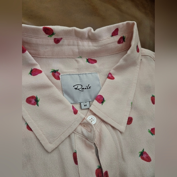 Rails Rocsi Pink Strawberries Long Sleeve Button Down Top Size M Medium - Picture 4 of 8